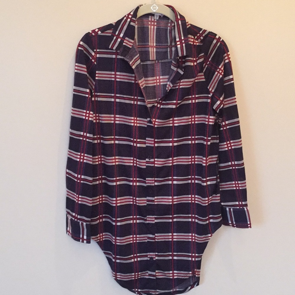 Thin flannel swooping hem blouse